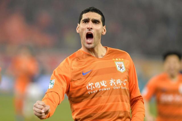 开云电子-费莱尼公开回应：不退役还想踢2年 已有欧洲队报价